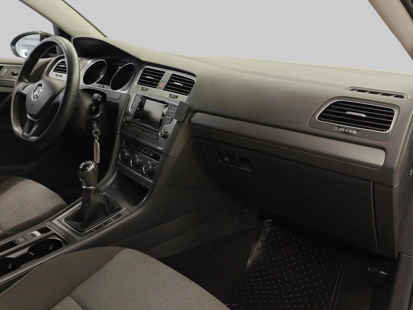 VOLKSWAGEN Golf 2015