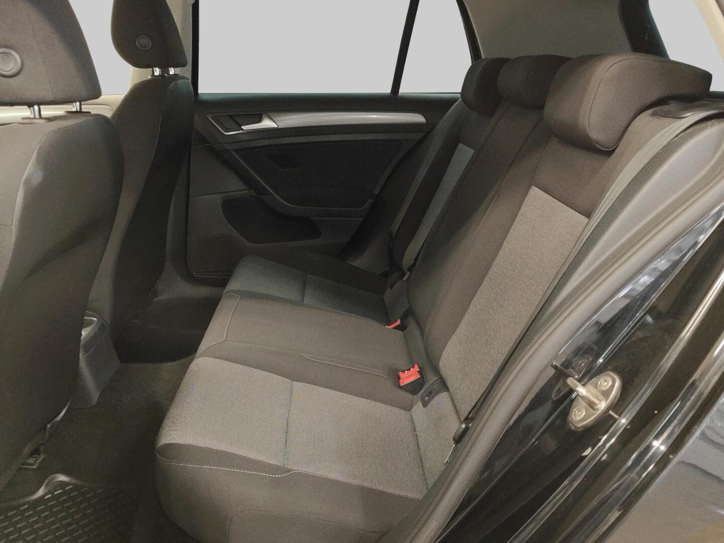 VOLKSWAGEN Golf 2015