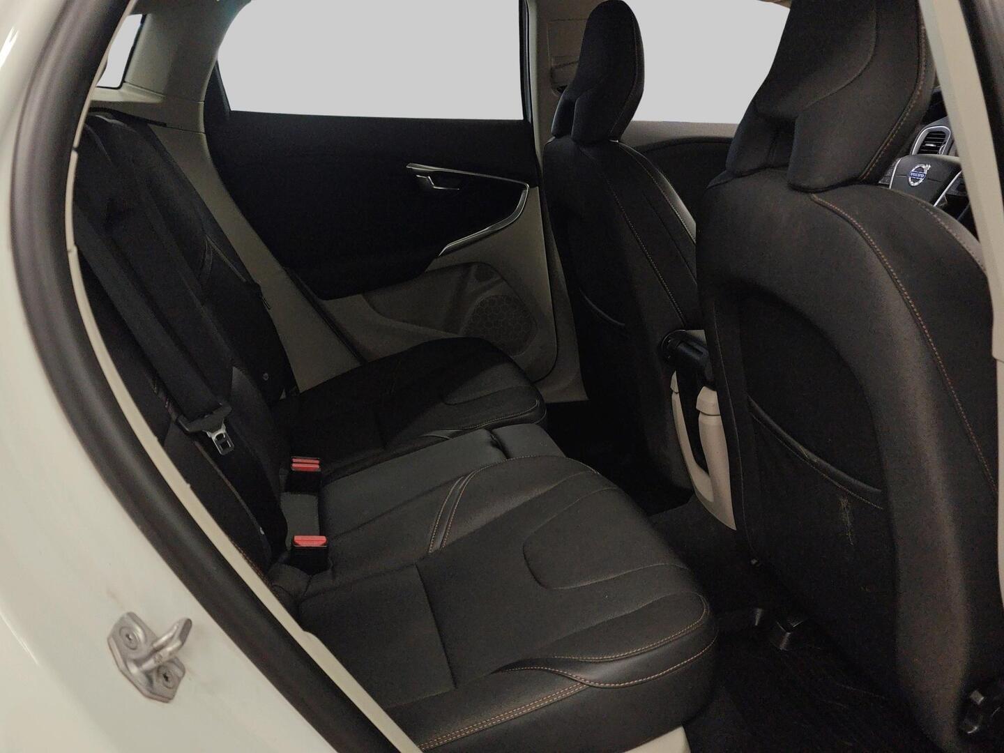 VOLVO V40 Cross Country 2016