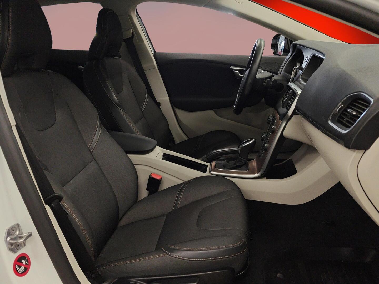 VOLVO V40 Cross Country 2016