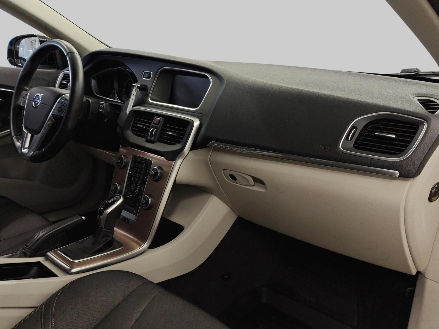 VOLVO V40 Cross Country 2016