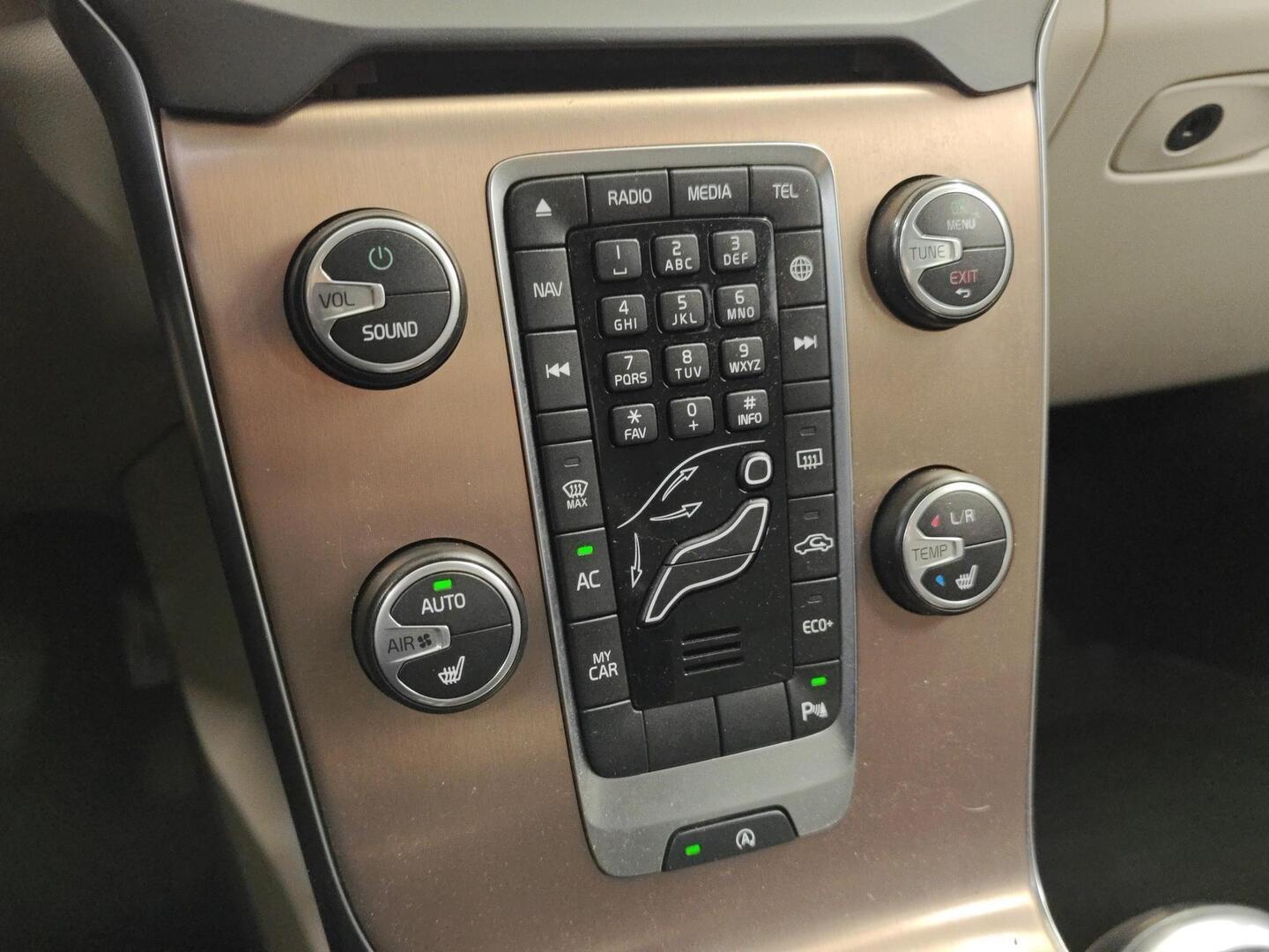 VOLVO V40 Cross Country 2016