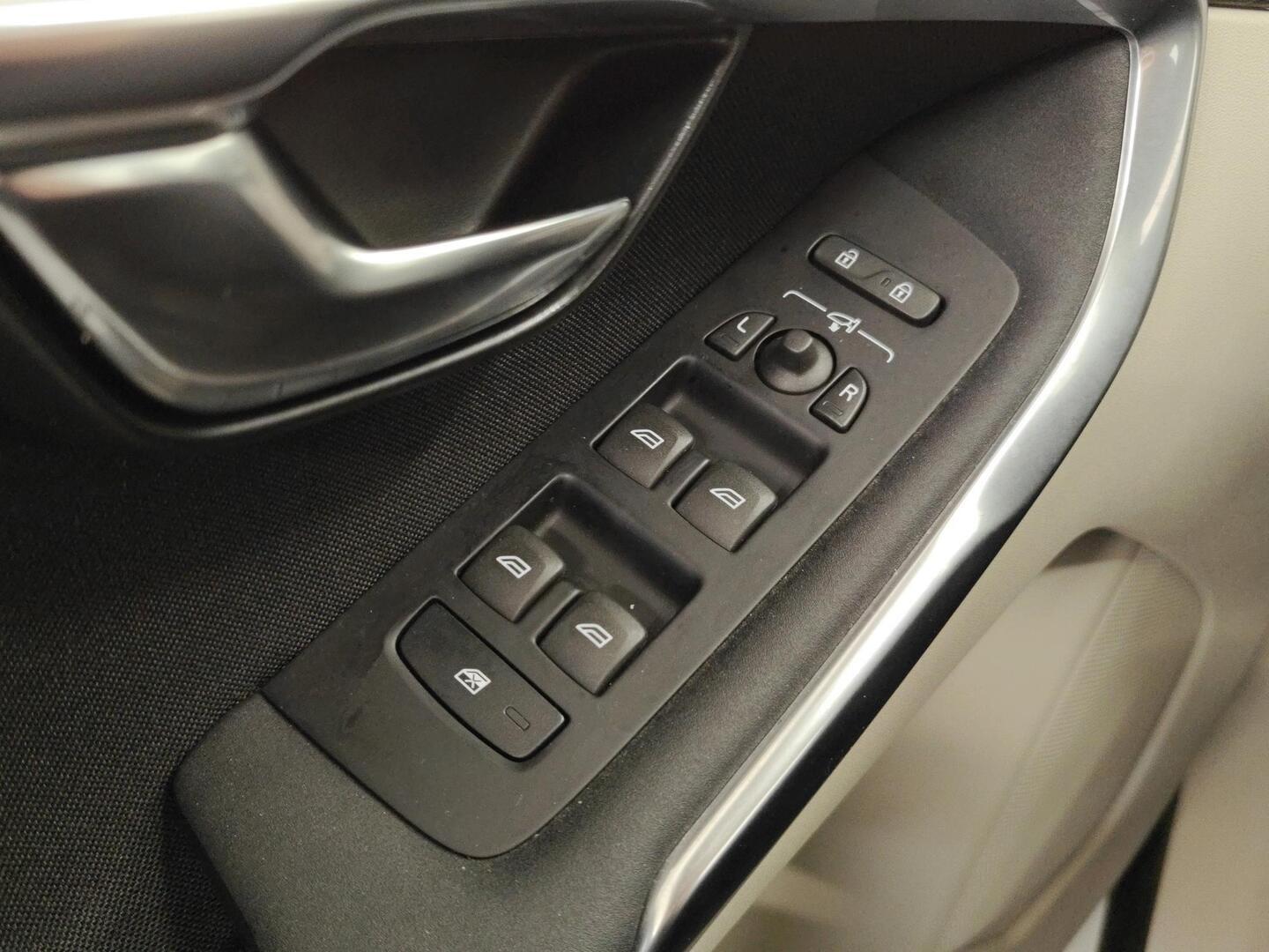 VOLVO V40 Cross Country 2016