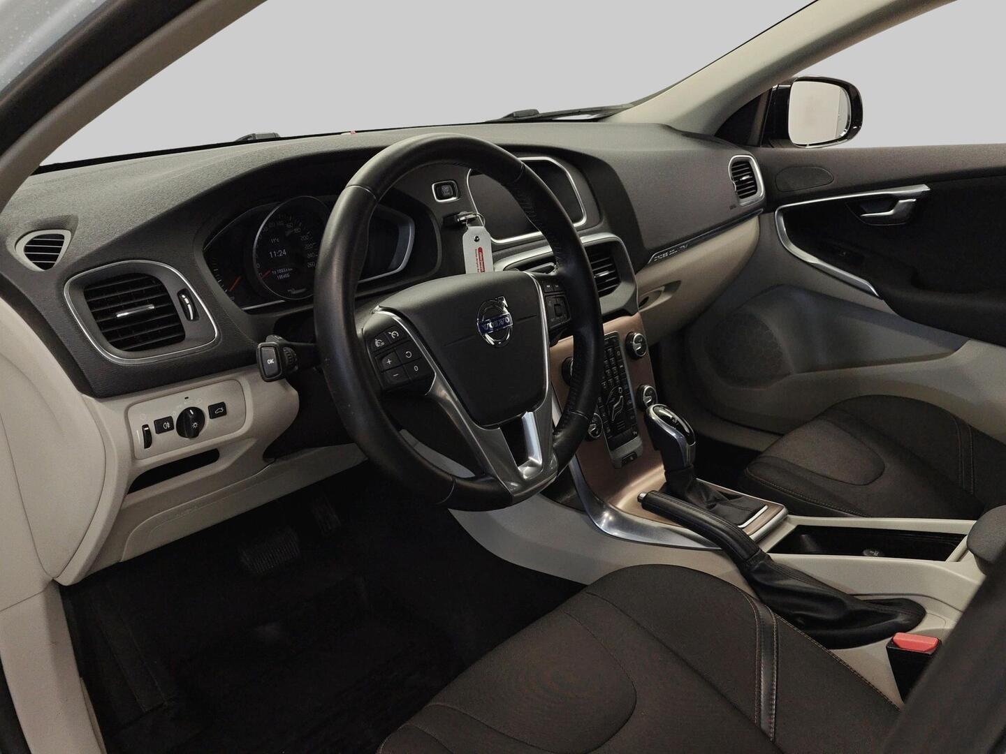 VOLVO V40 Cross Country 2016