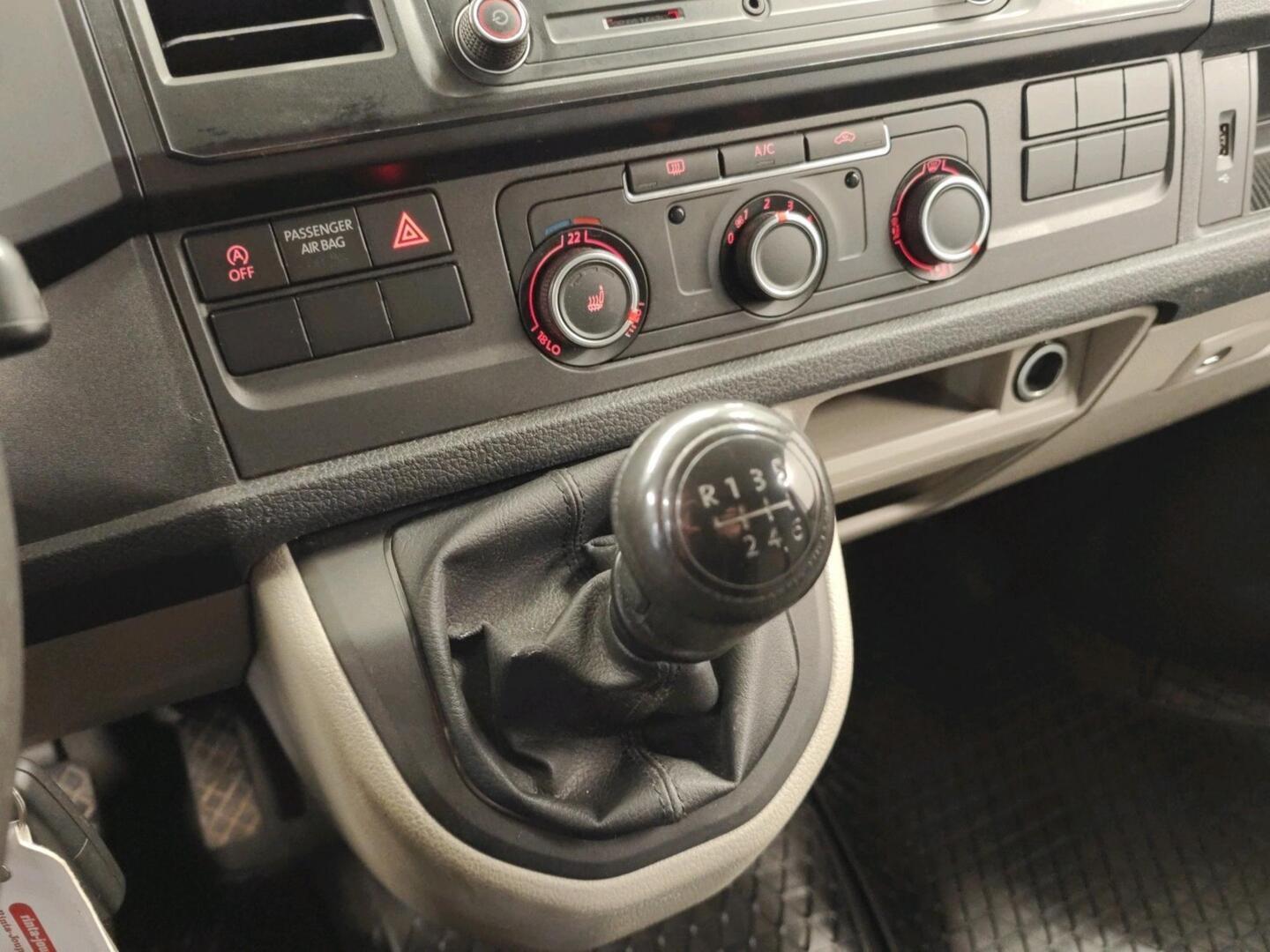 VOLKSWAGEN Transporter 2017