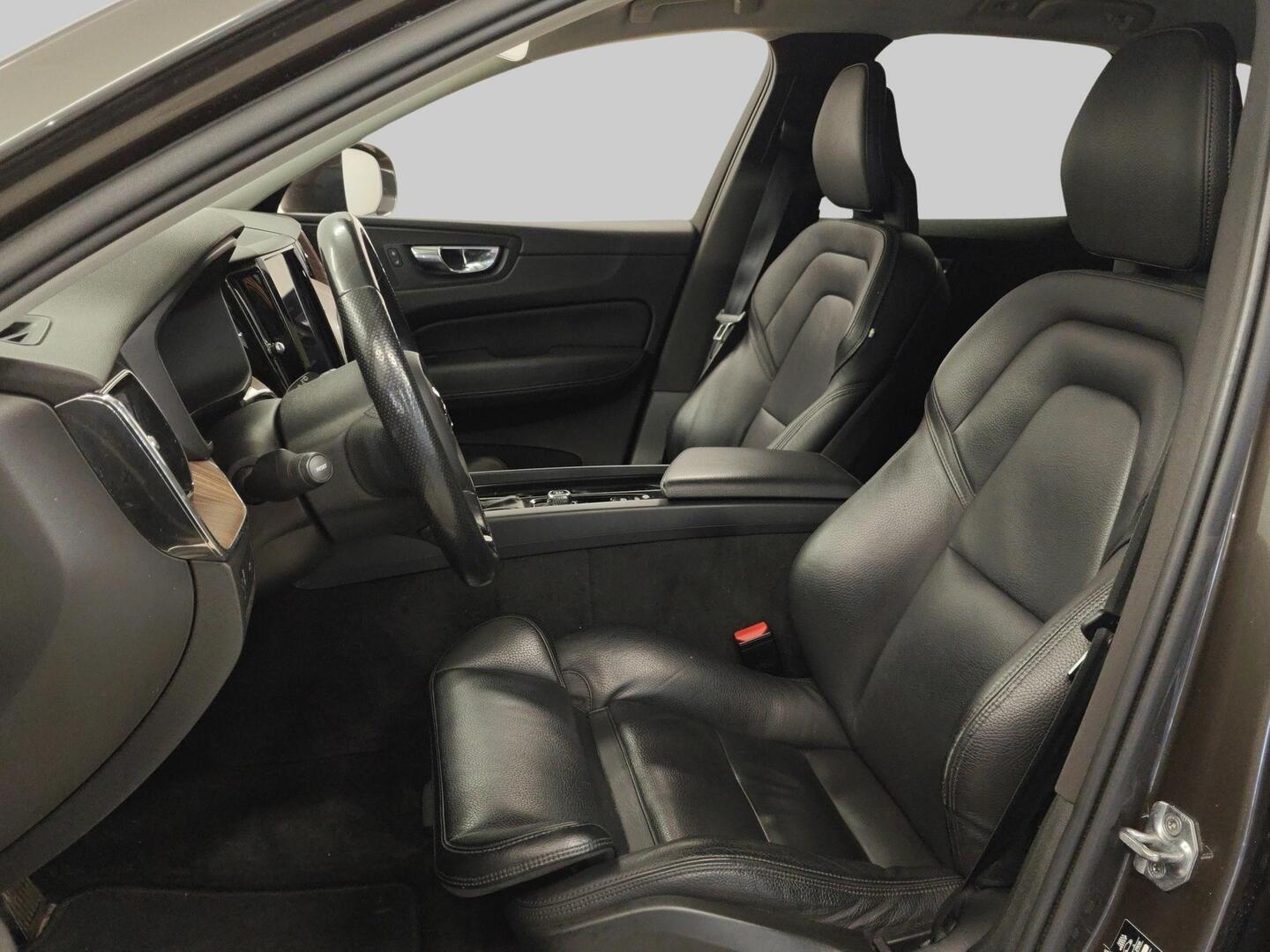 VOLVO XC60 2017