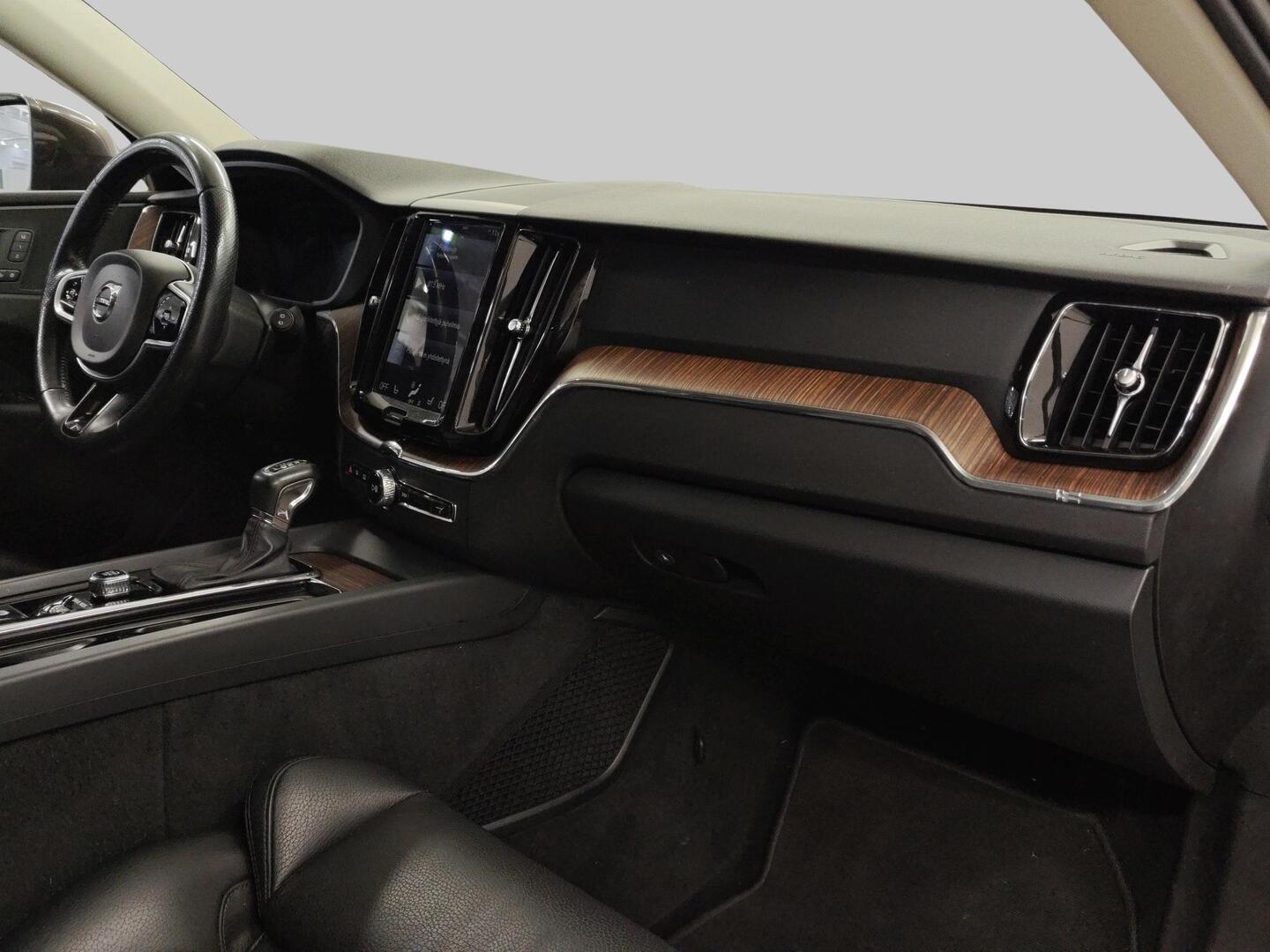 VOLVO XC60 2017