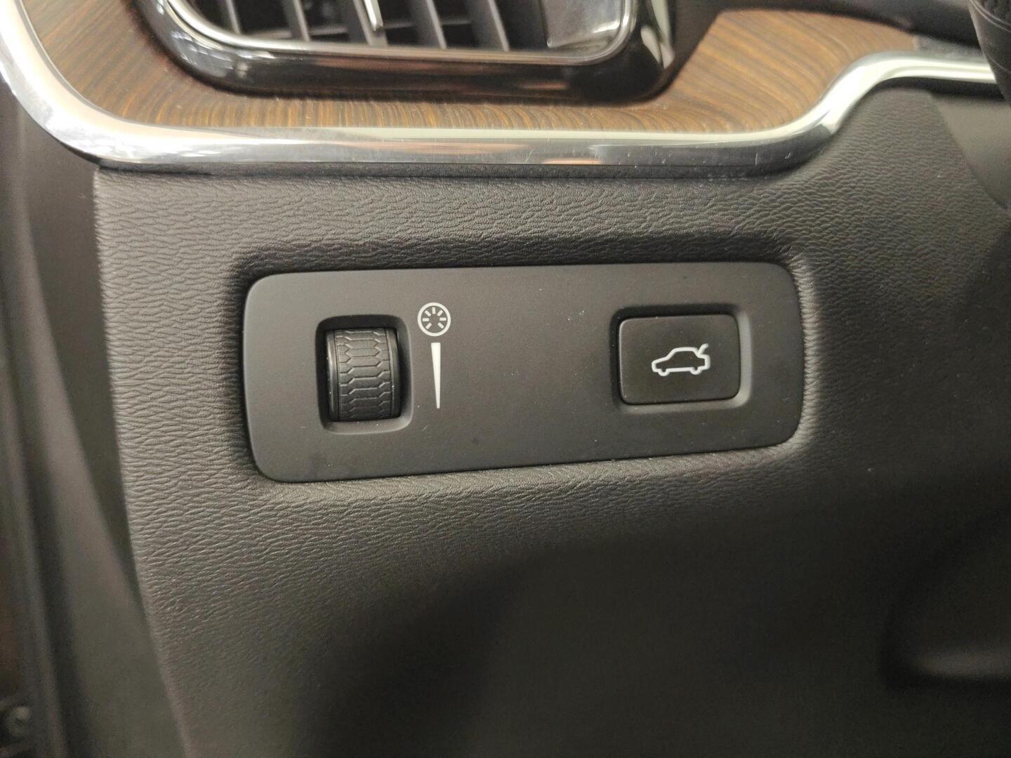 VOLVO XC60 2017