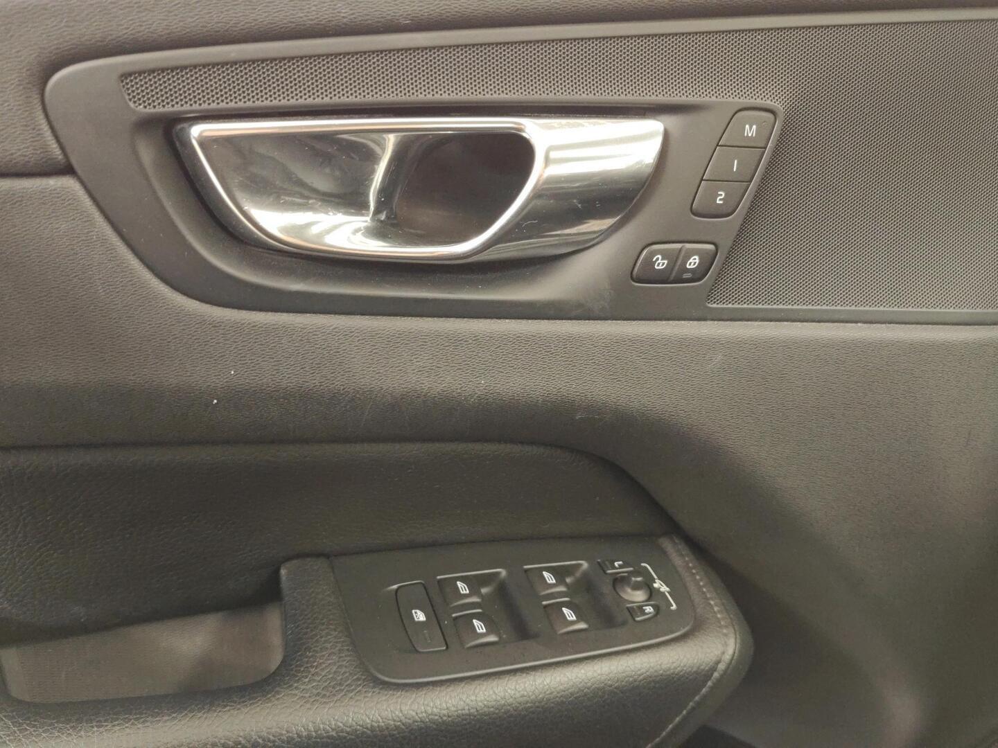 VOLVO XC60 2017
