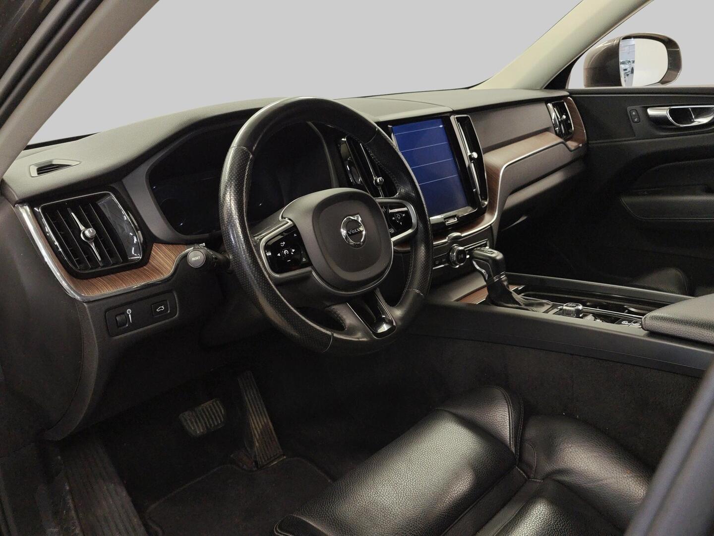 VOLVO XC60 2017