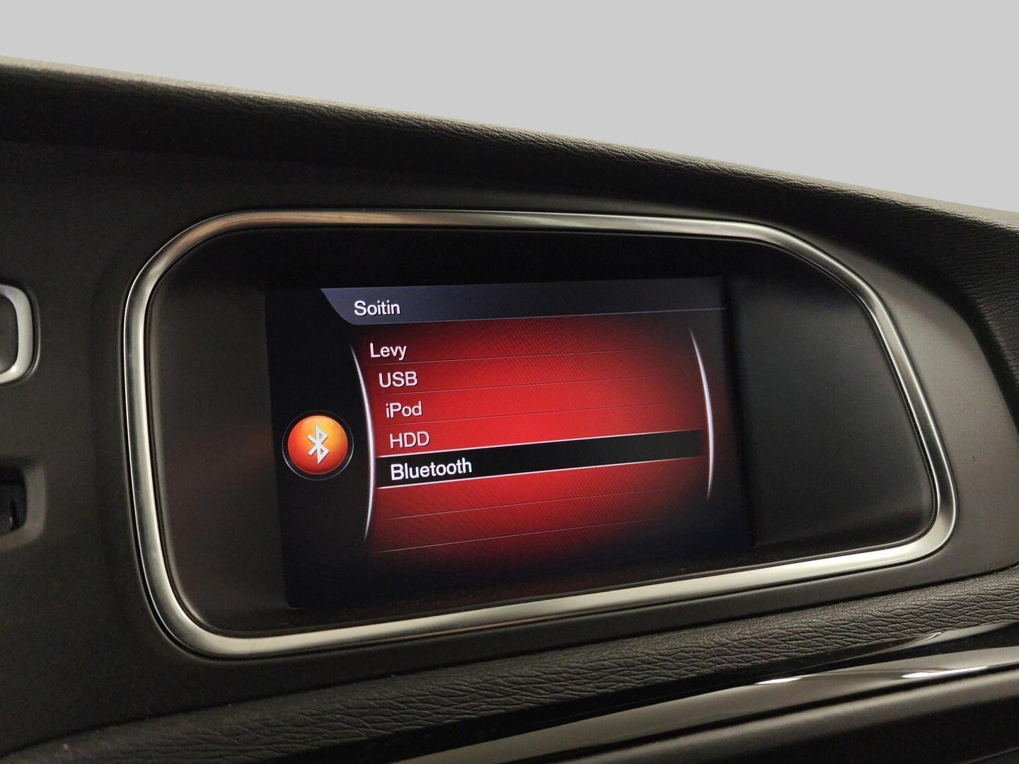VOLVO V40 2018