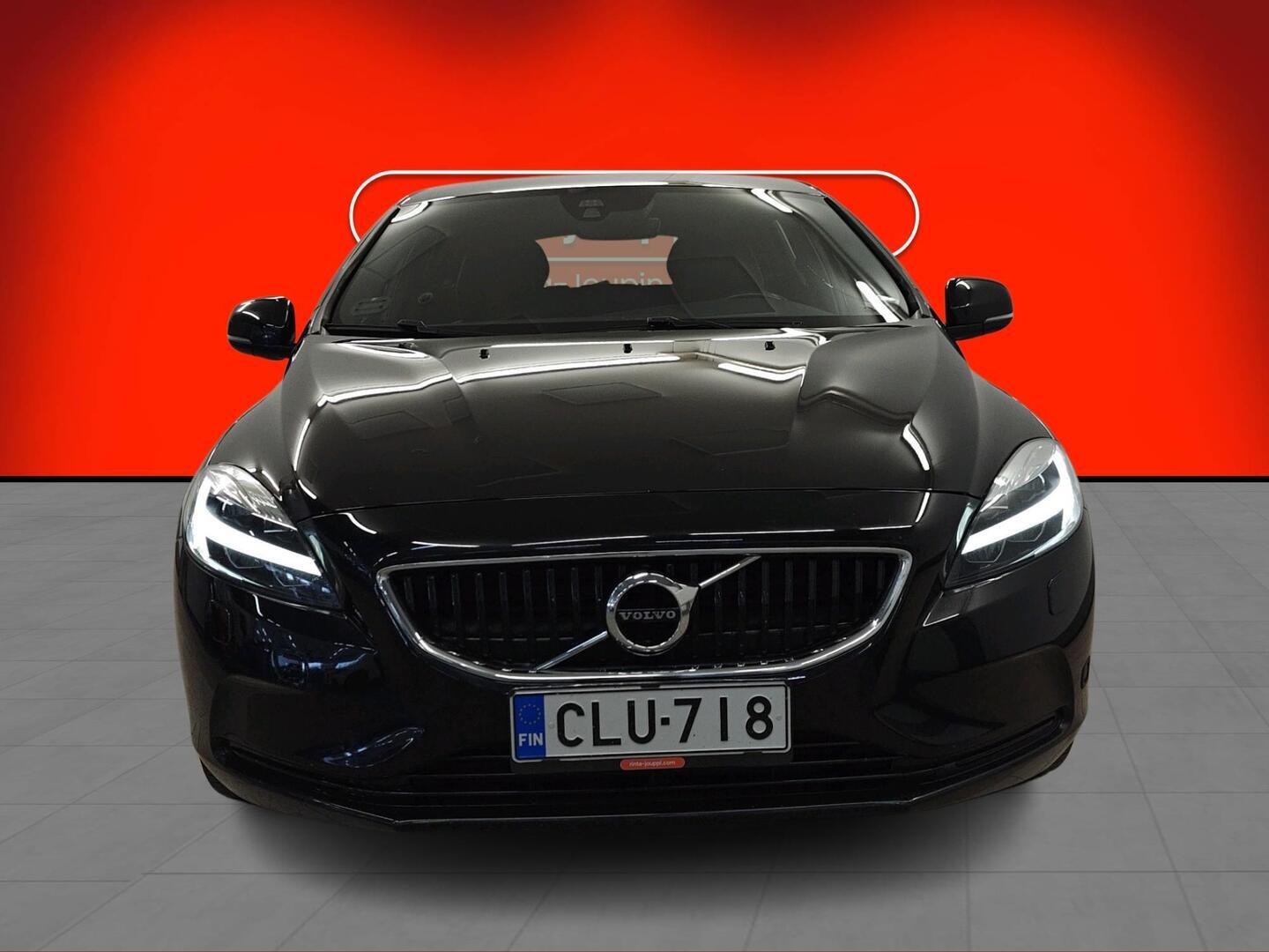 VOLVO V40 2018