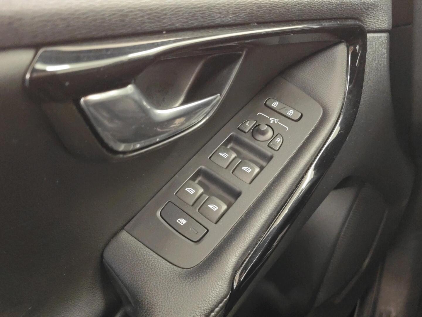 VOLVO V40 2018