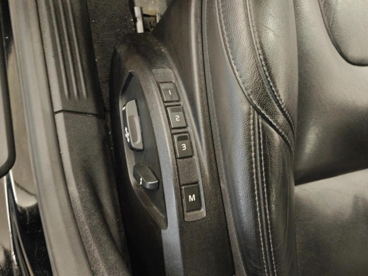 VOLVO V40 2018