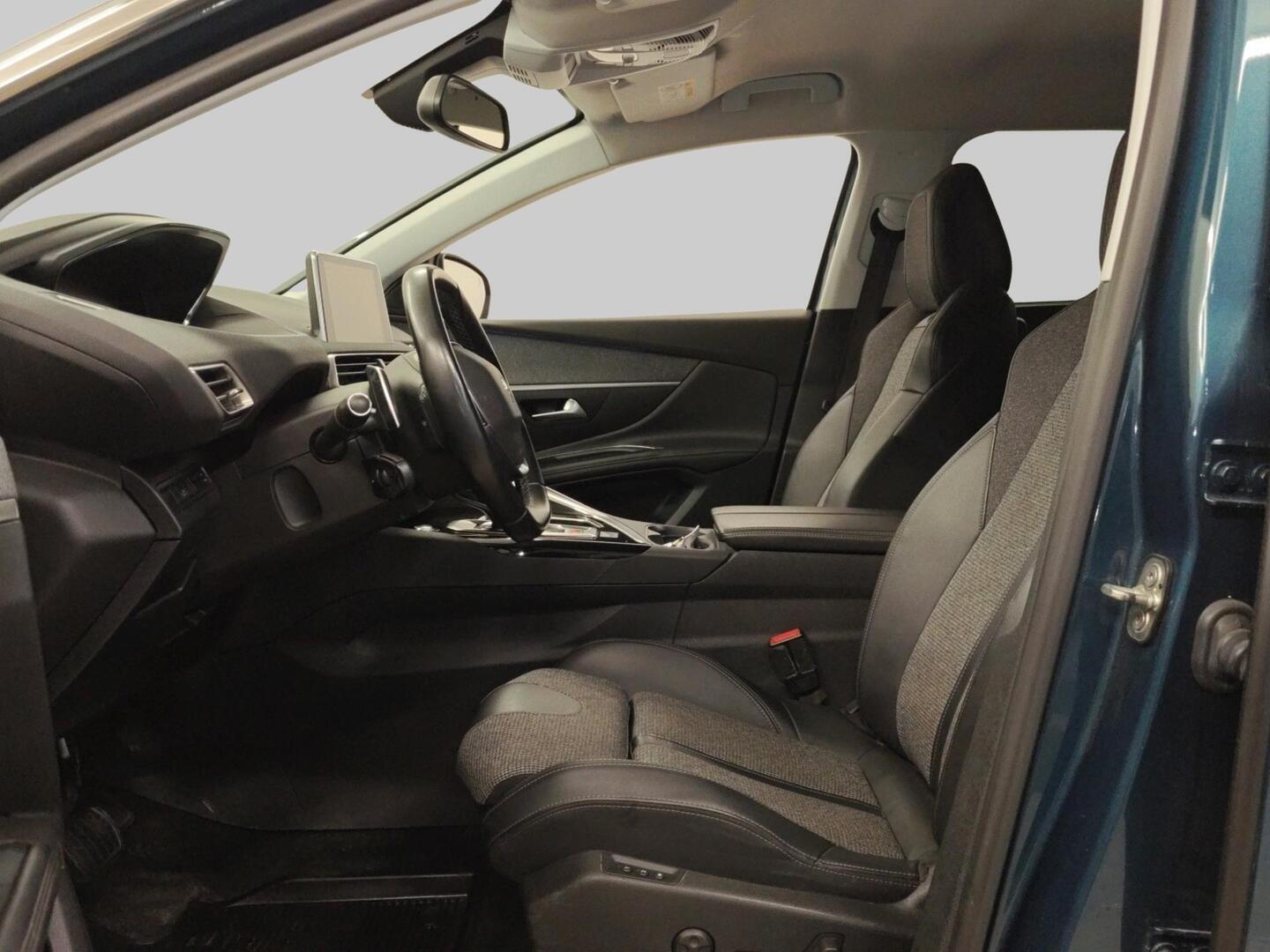 PEUGEOT 5008 2019