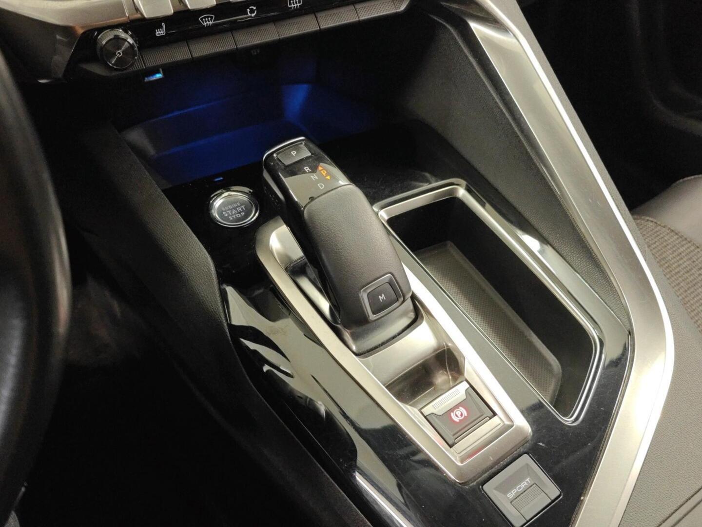 PEUGEOT 5008 2019