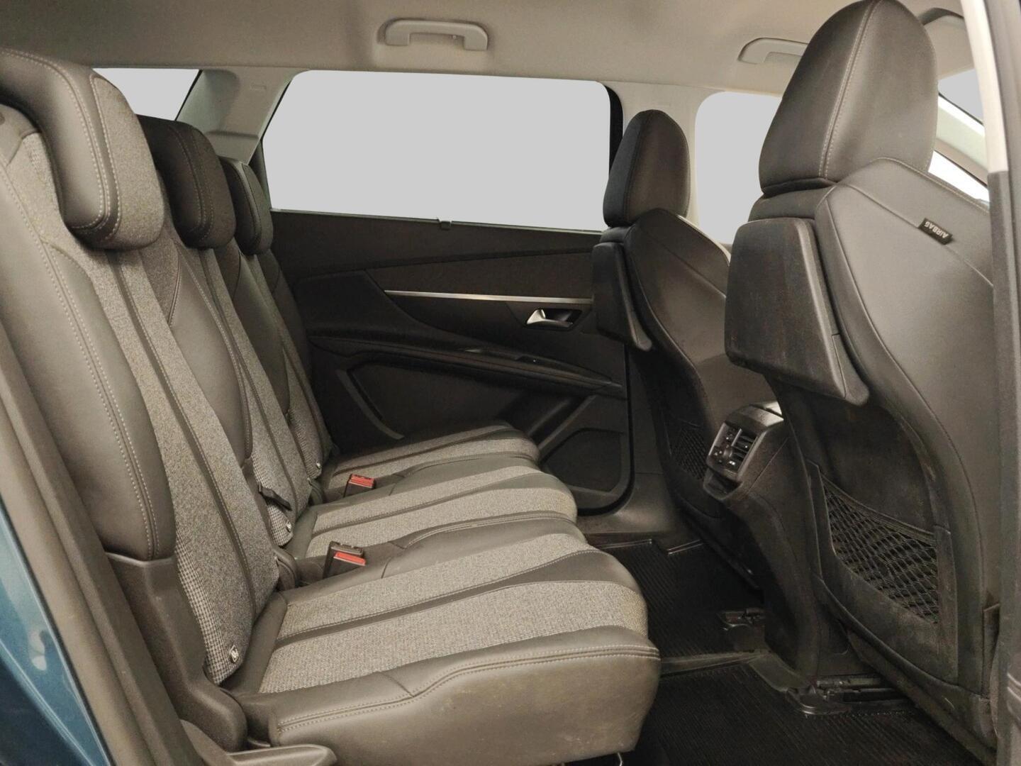 PEUGEOT 5008 2019