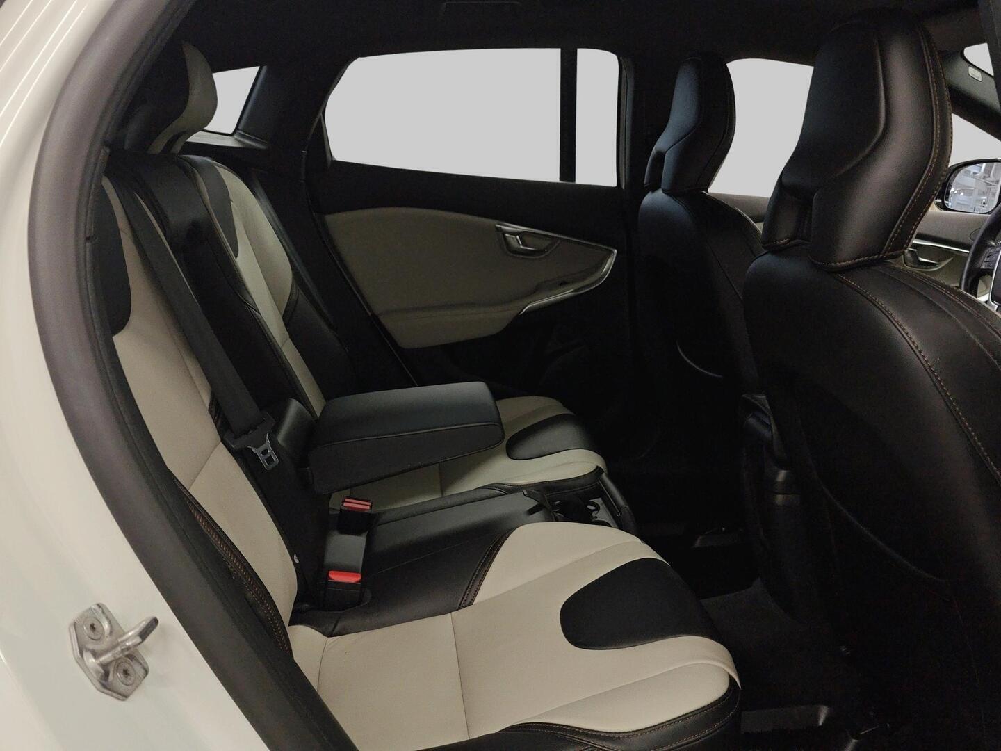 VOLVO V40 Cross Country 2018