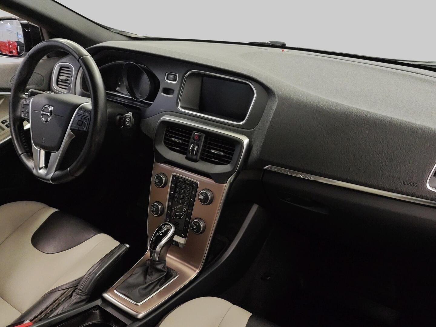 VOLVO V40 Cross Country 2018