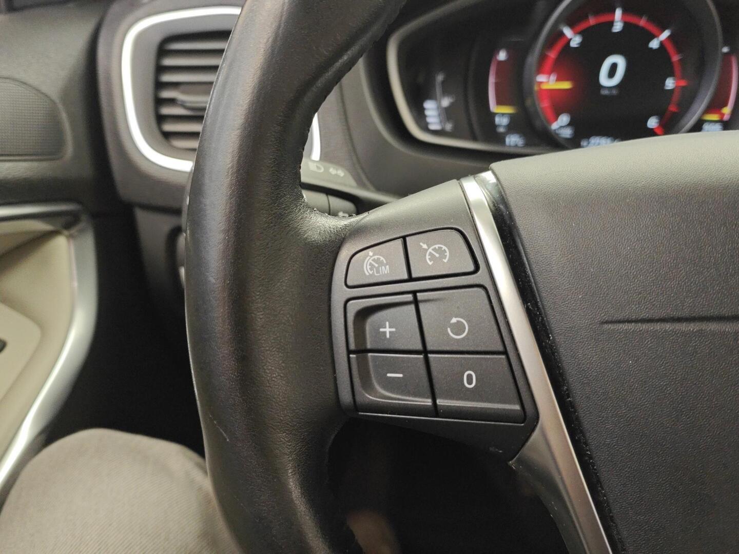 VOLVO V40 Cross Country 2018