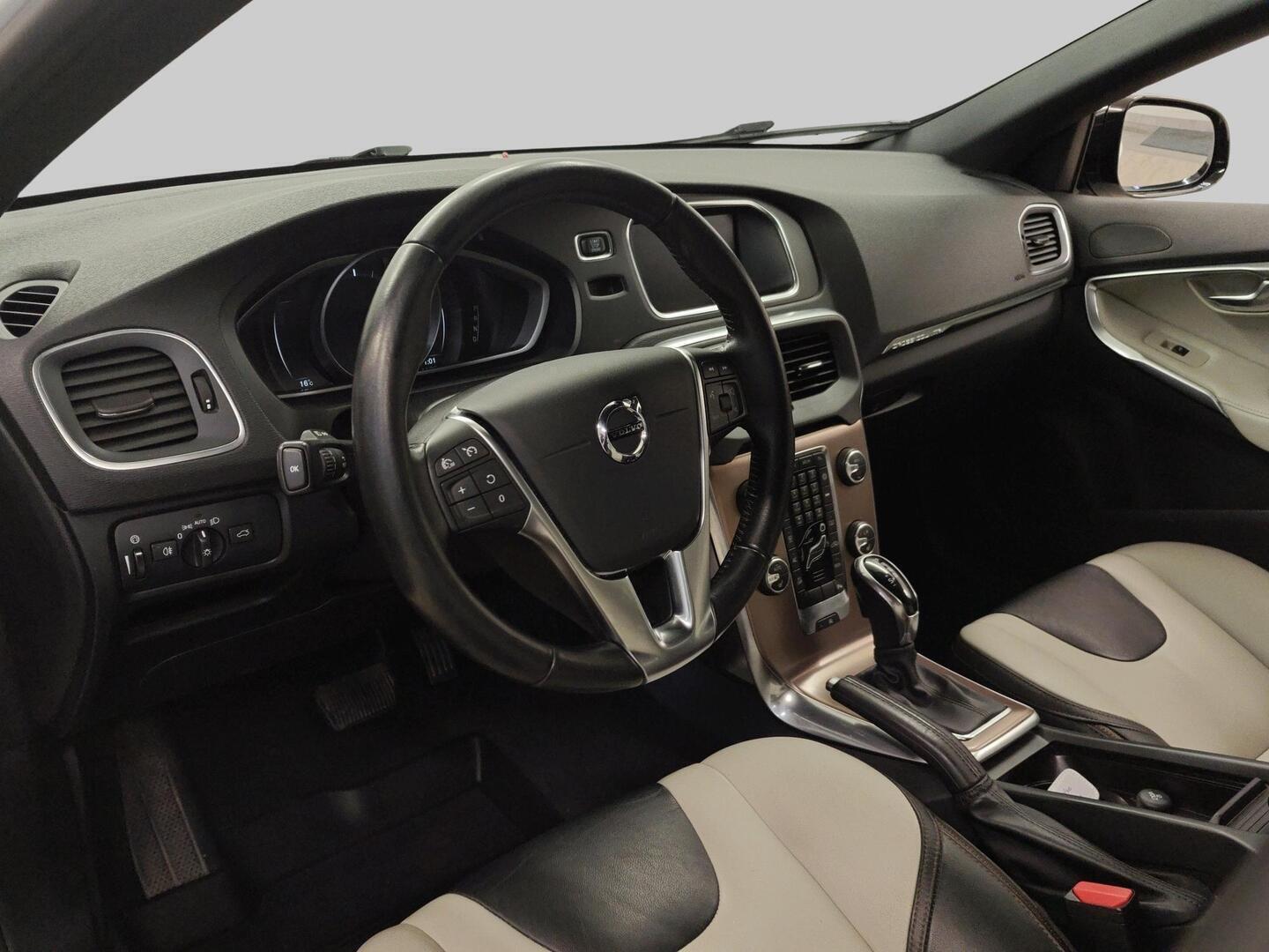 VOLVO V40 Cross Country 2018