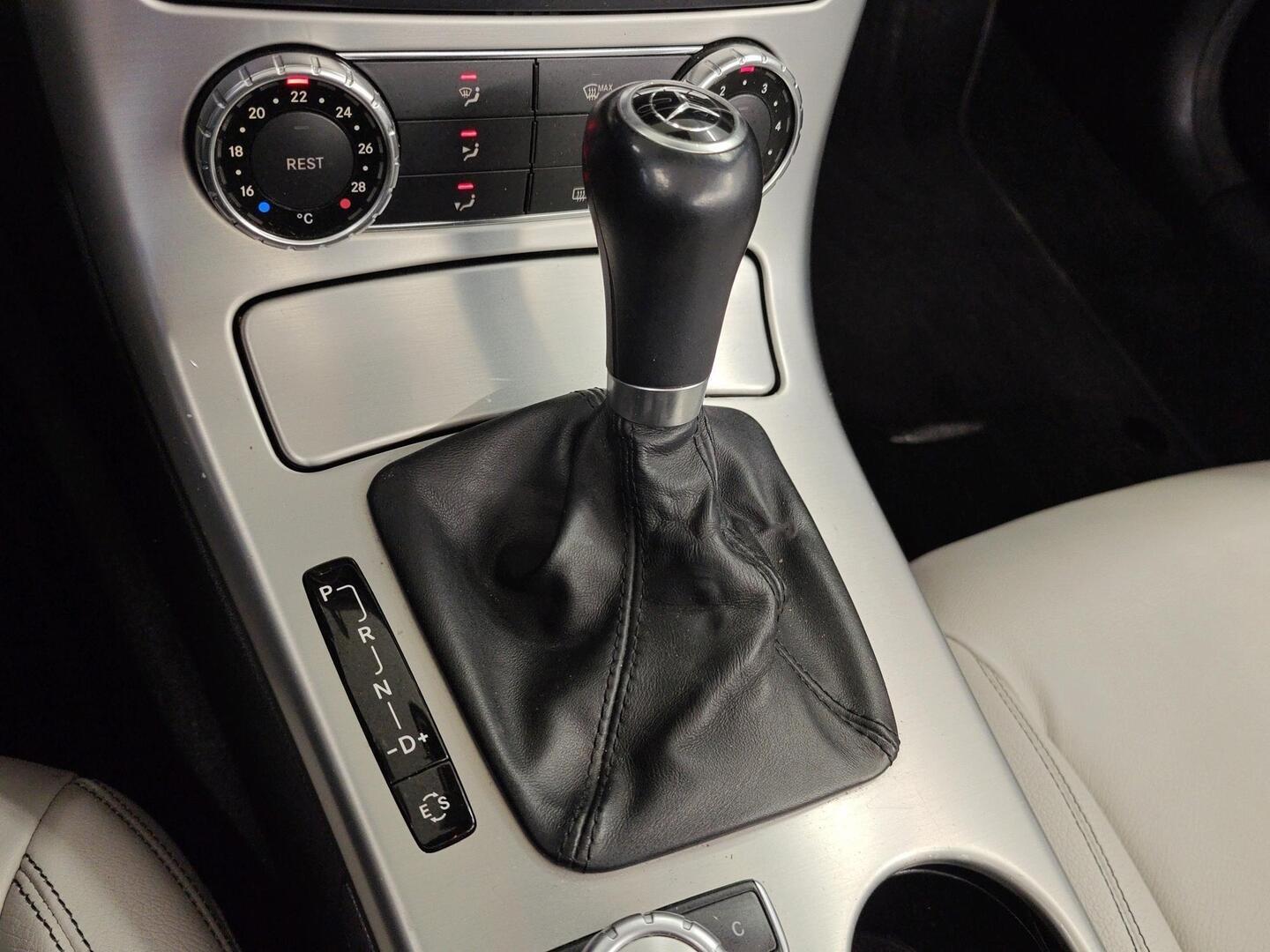 MERCEDES-BENZ SLK 2012