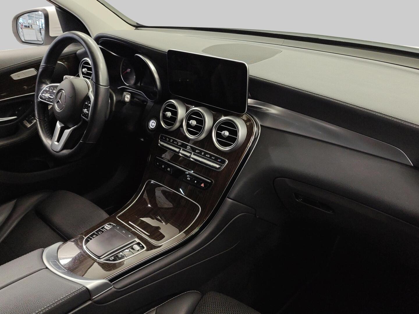 MERCEDES-BENZ GLC 2022