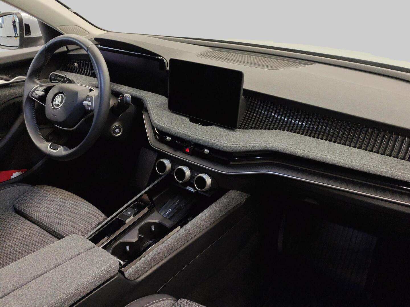 SKODA Superb 2024
