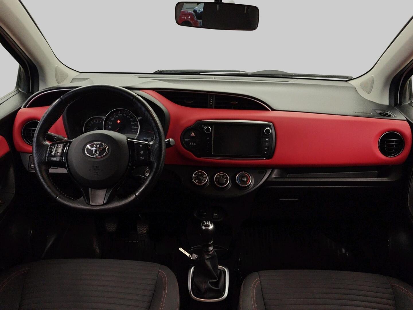 TOYOTA Yaris 2015
