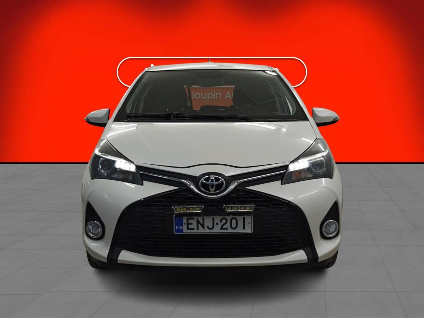 TOYOTA Yaris 2015