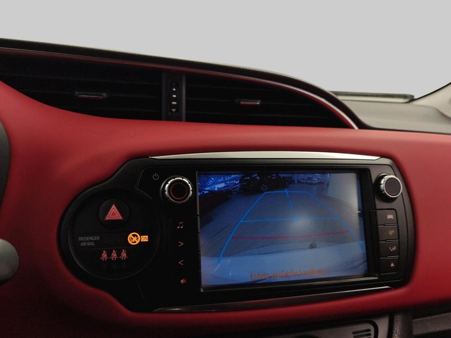 TOYOTA Yaris 2015