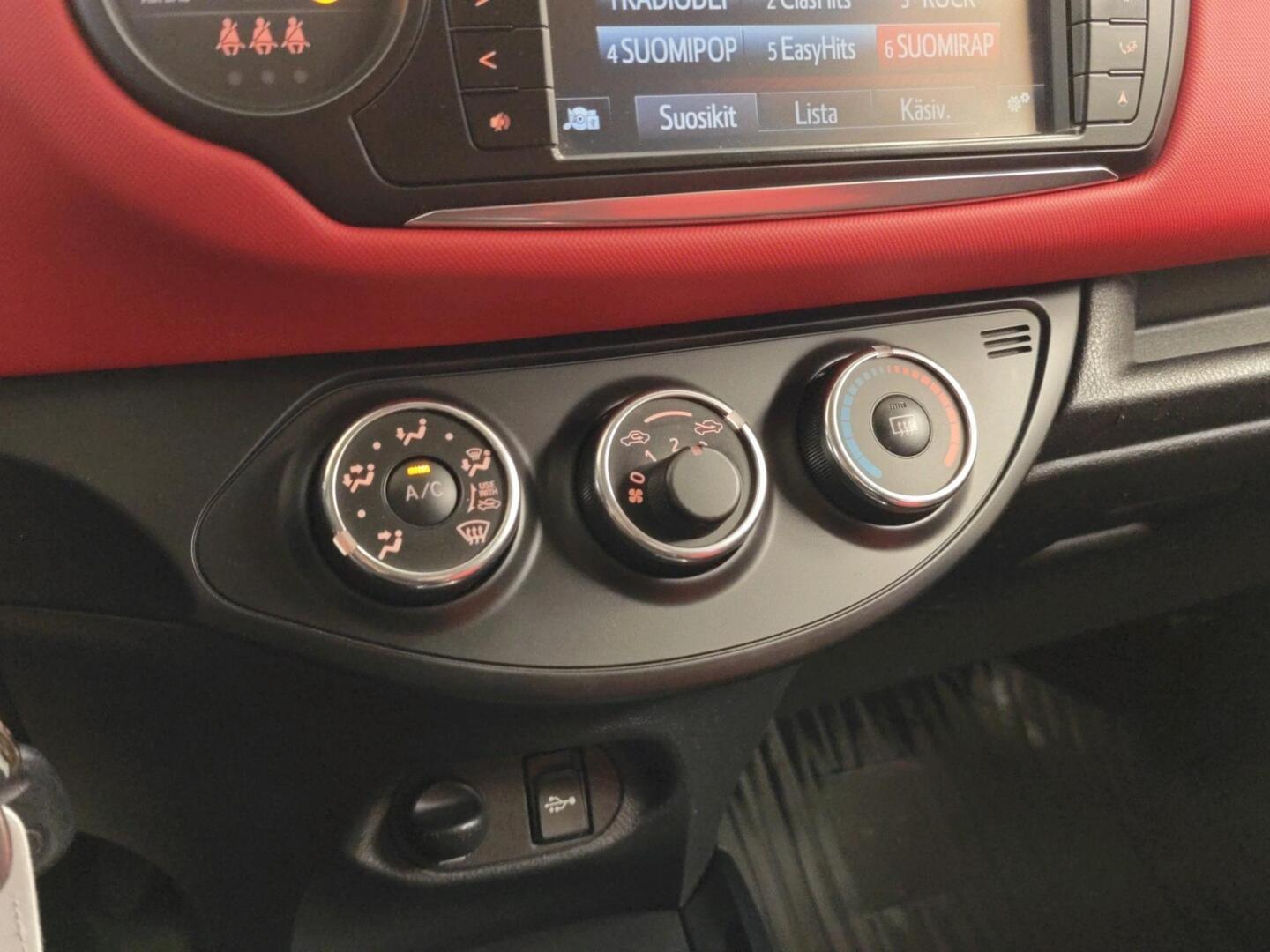 TOYOTA Yaris 2015