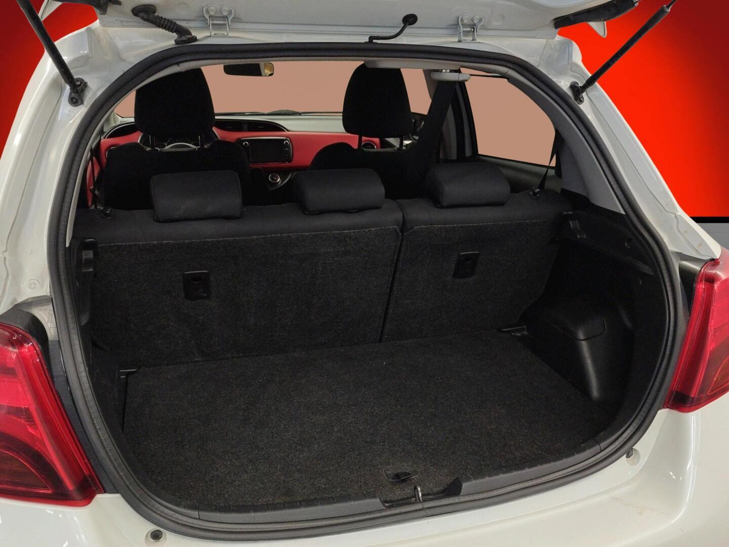 TOYOTA Yaris 2015