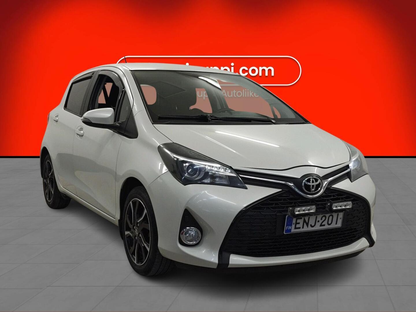 TOYOTA Yaris 2015
