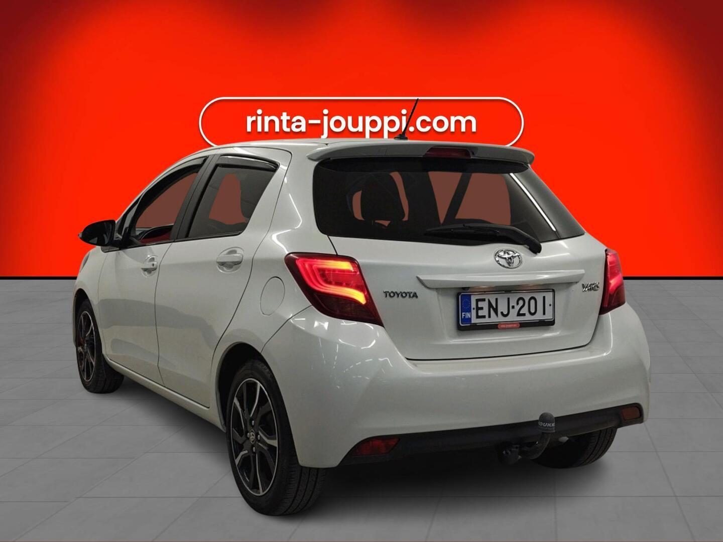 TOYOTA Yaris 2015