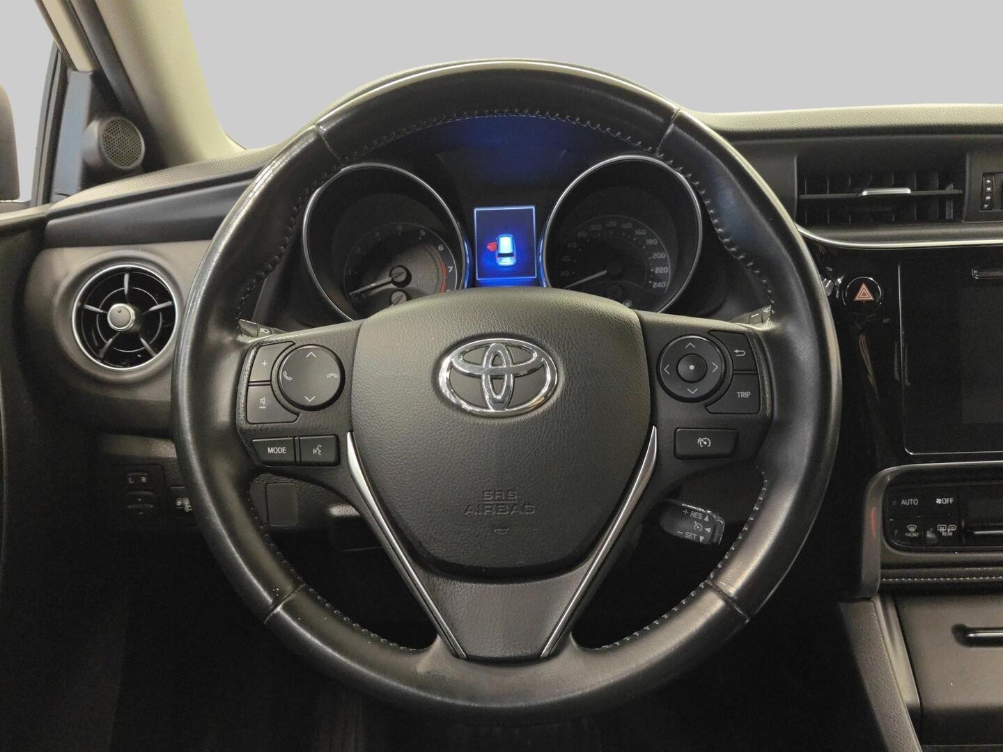 TOYOTA Auris 2016