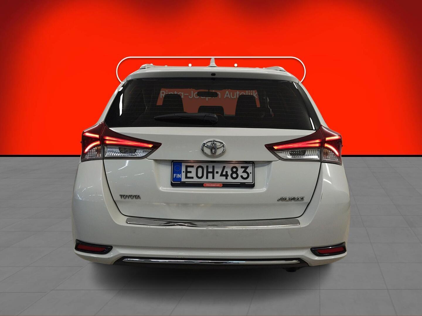 TOYOTA Auris 2016