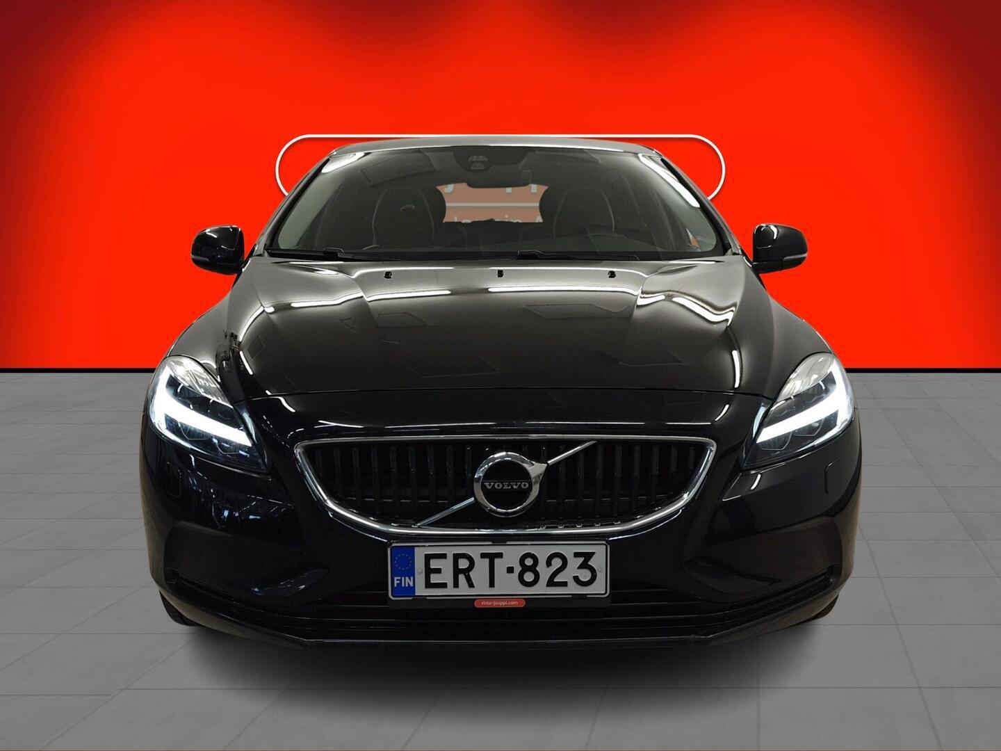 VOLVO V40 2019