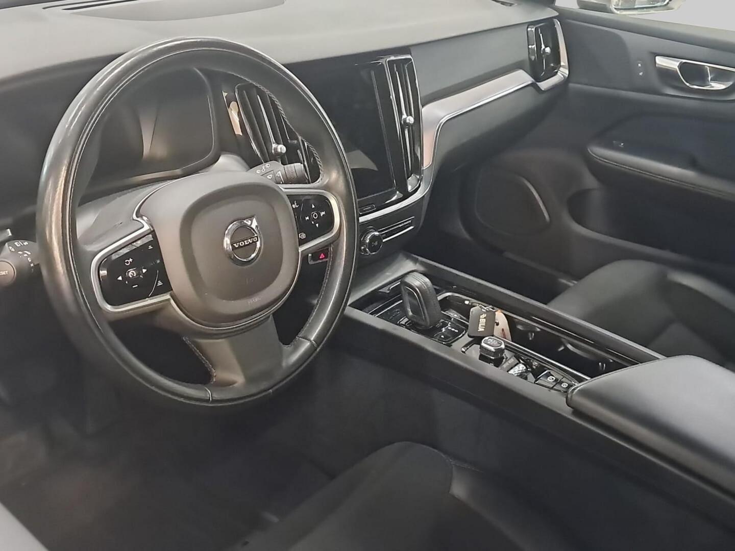 VOLVO V60 2021