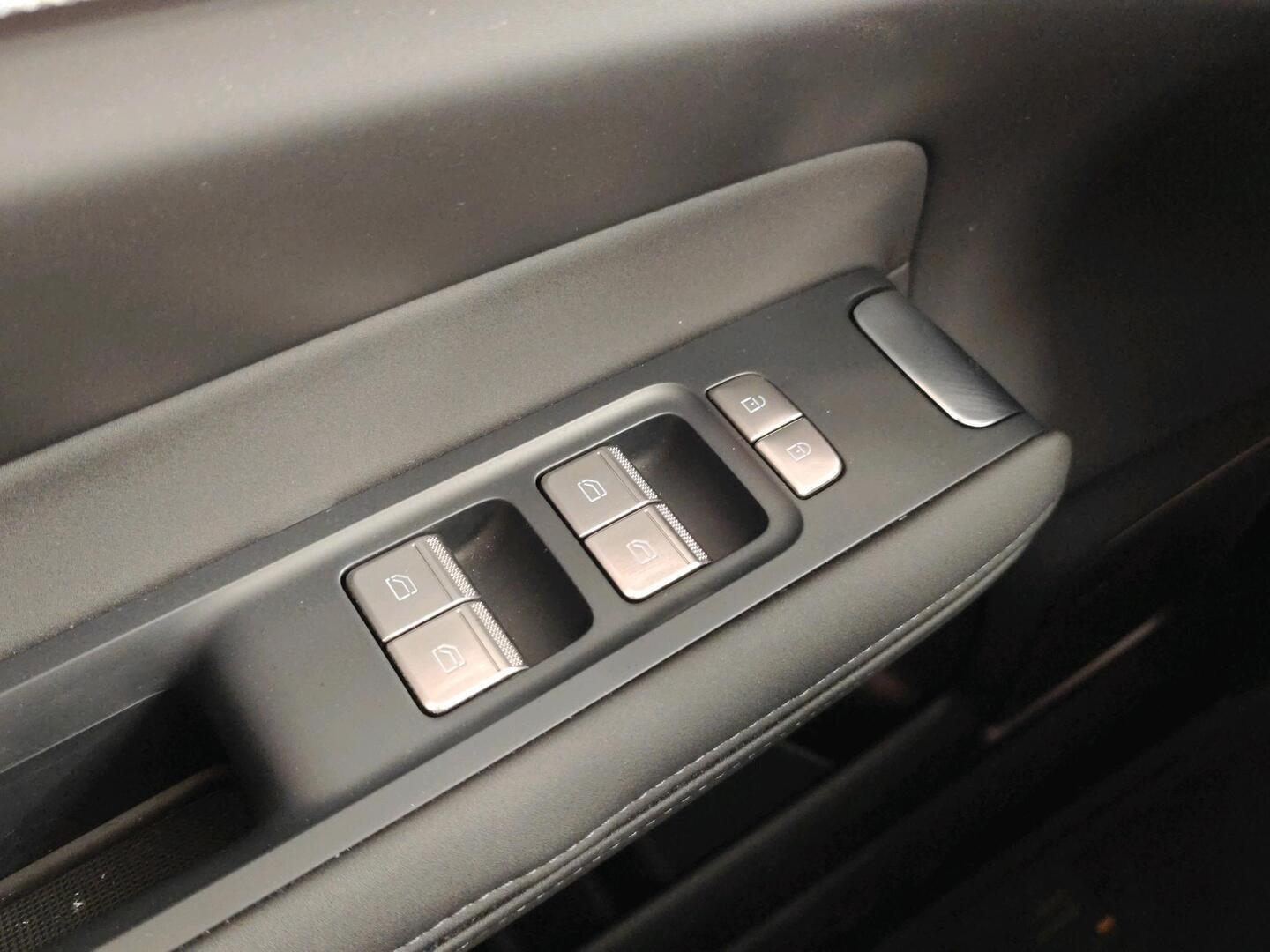 POLESTAR 4 2025