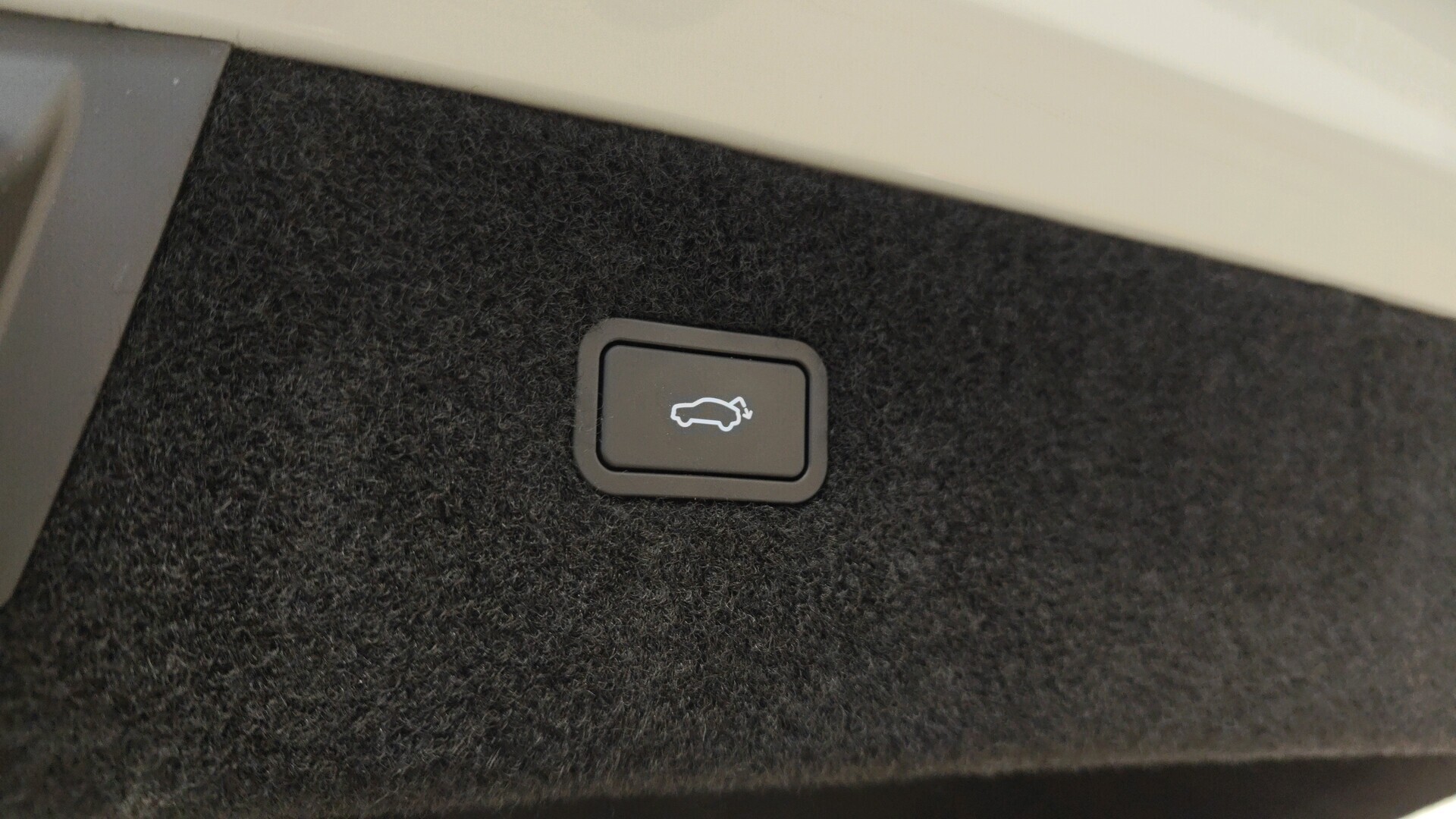 POLESTAR 4 2025