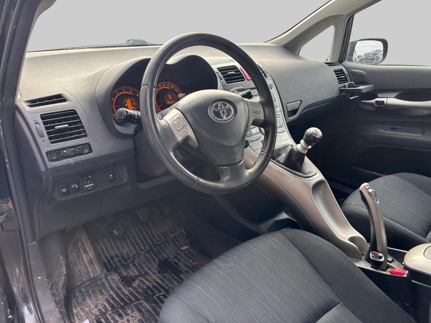 TOYOTA Auris 2009