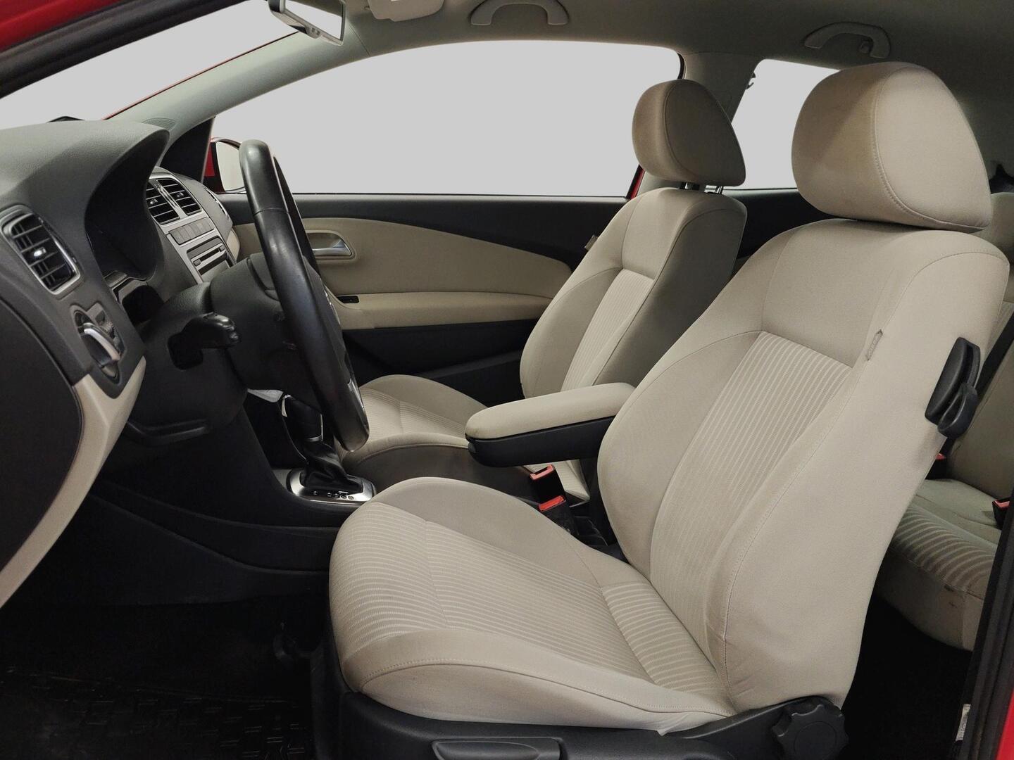 VOLKSWAGEN Polo 2010