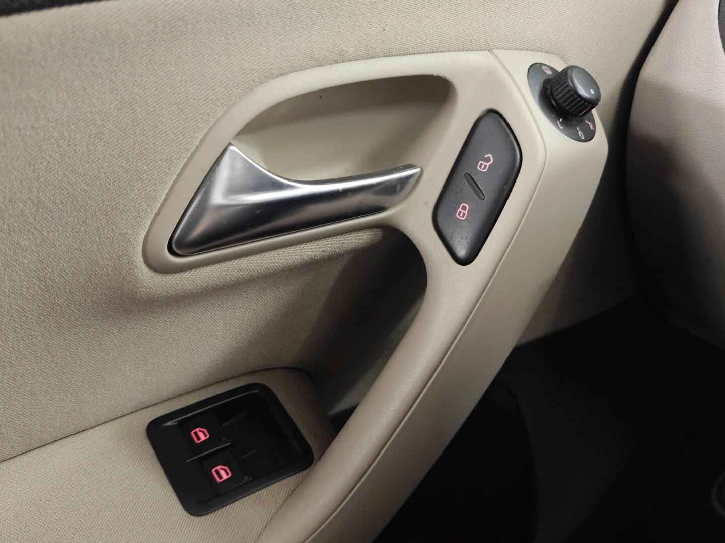 VOLKSWAGEN Polo 2010