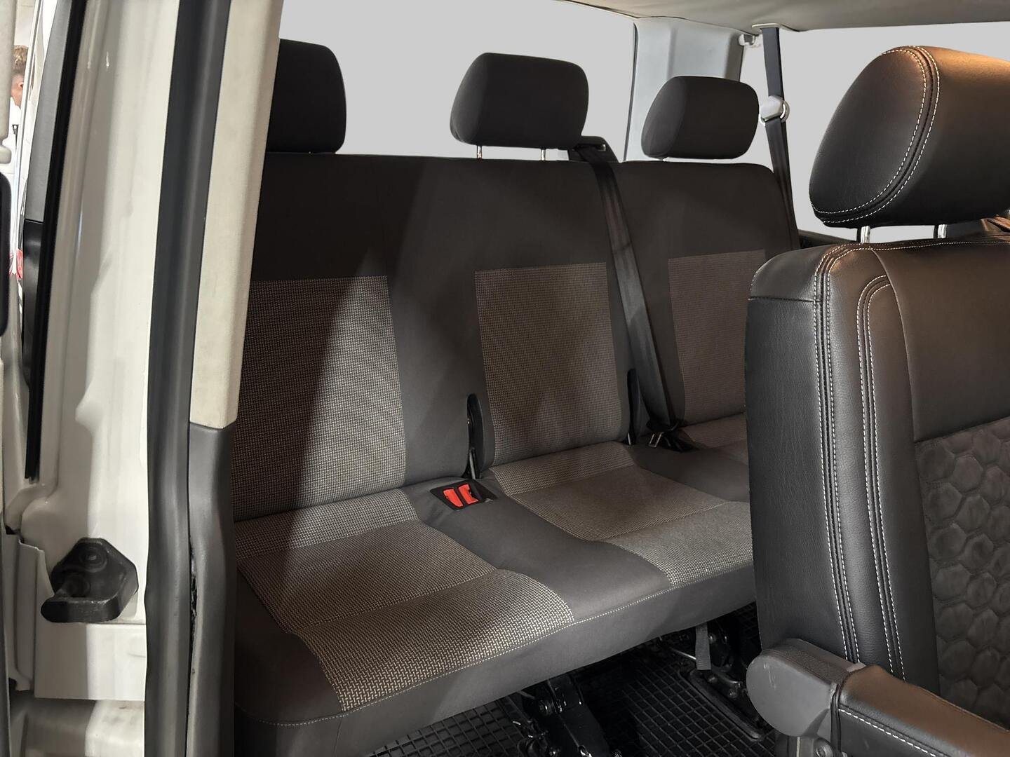 VOLKSWAGEN Caravelle 2010
