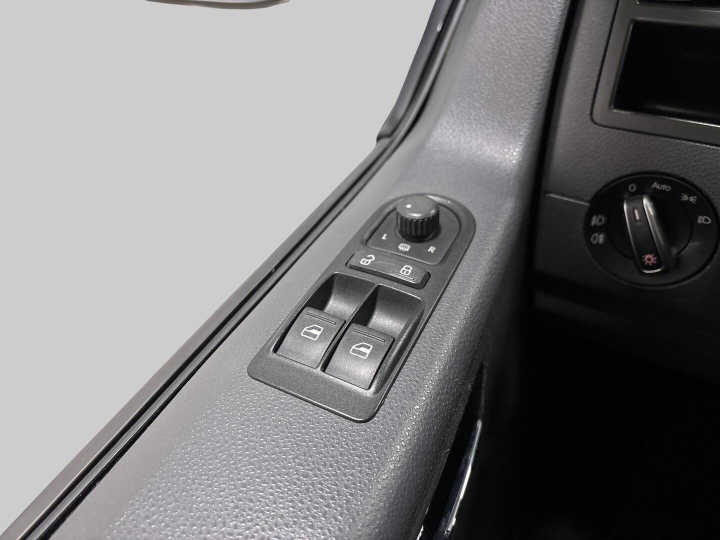 VOLKSWAGEN Caravelle 2010