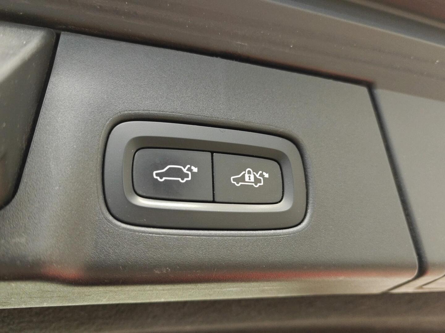 VOLVO V90 Cross Country 2017