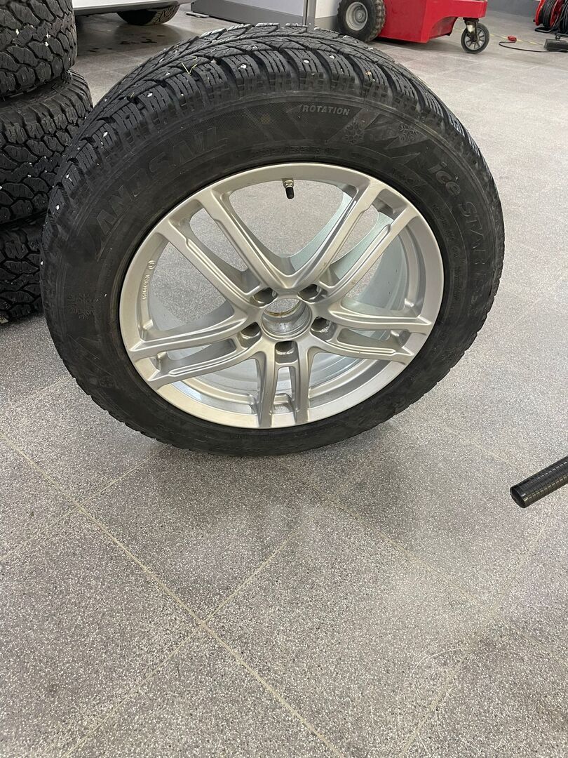 MERCEDES-BENZ E 2018