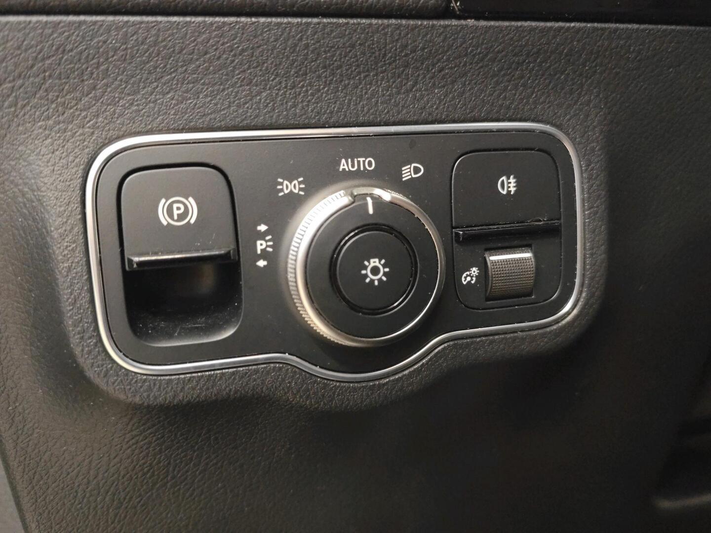 MERCEDES-BENZ B 2021