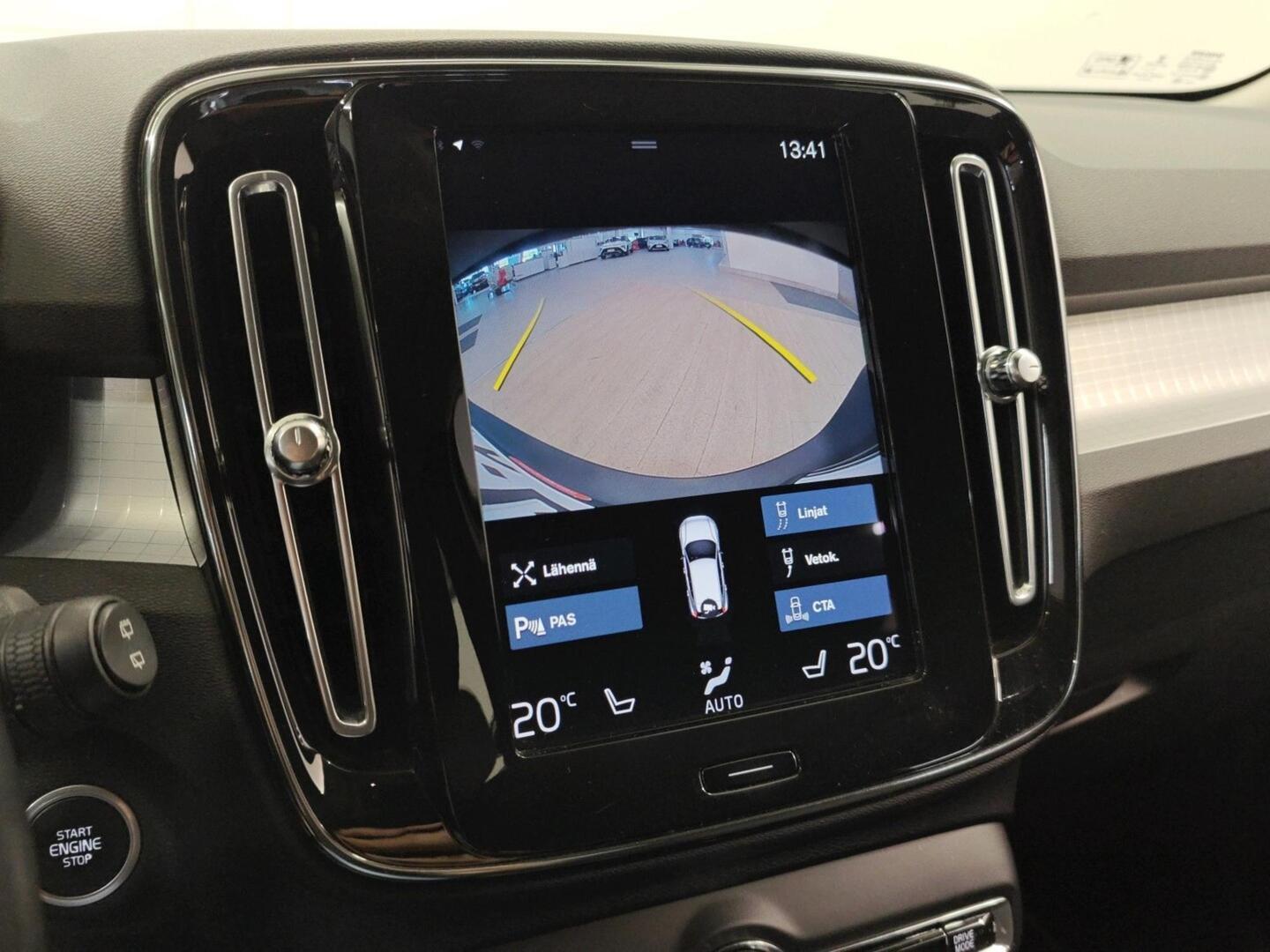 VOLVO XC40 2021